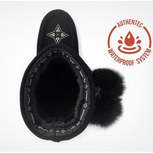 Winter woman boots braid new in the box with tags